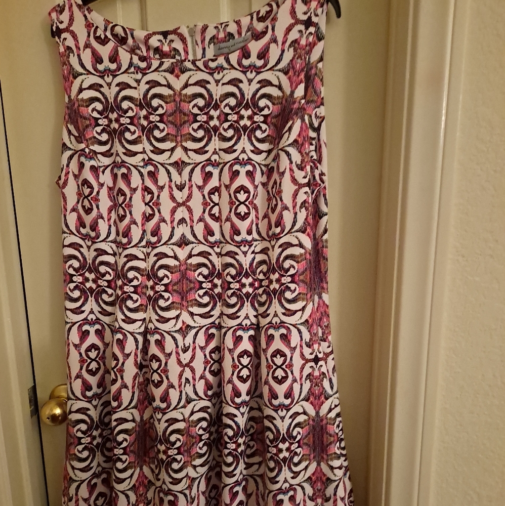 Danny&Nicolee (1X) midi dress. Short sleeve, pockets, and back zipper.